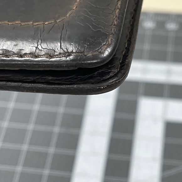 Authentic Louis Vuitton Two Folded Wallet Utah Leather Men’s Bifold Card Holder - Picture 11 of 16